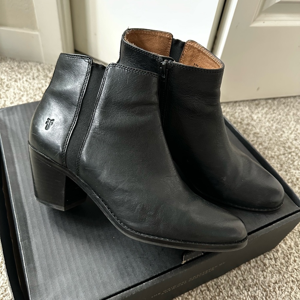 Frye Jolene inside zip short boots